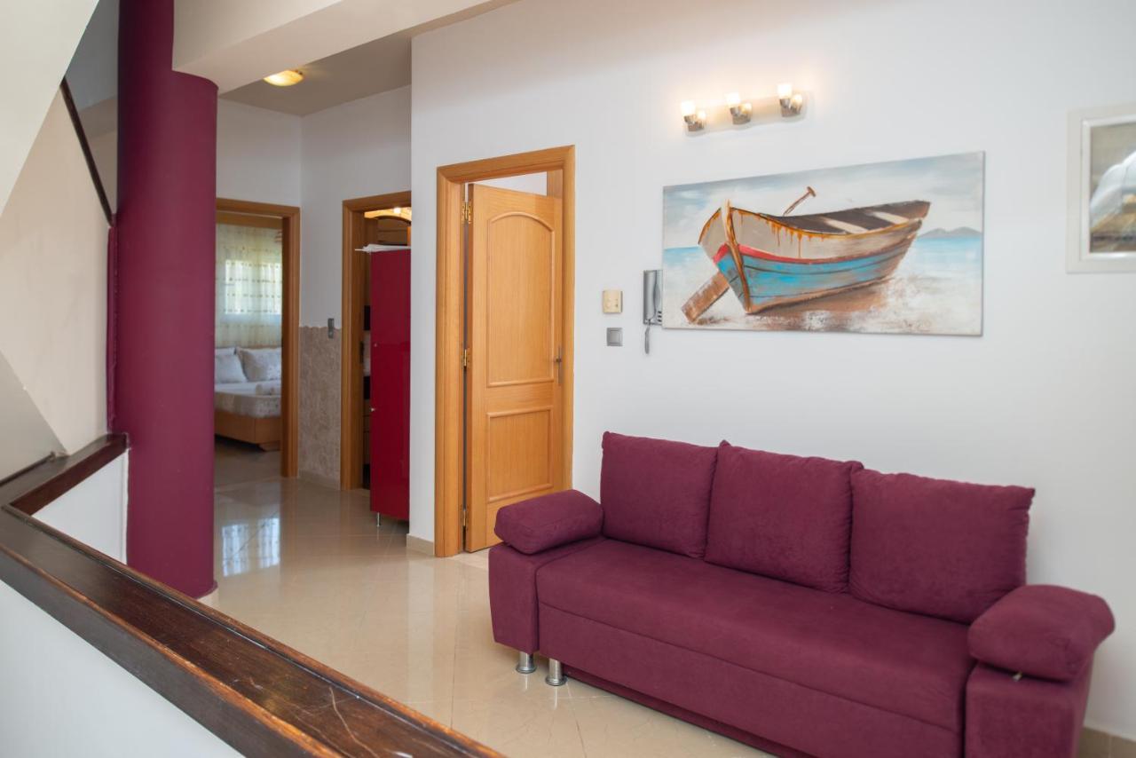Elia Villa *